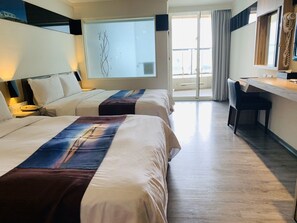 Quadrupla Standard, vista oceano | Biancheria da letto di alta qualità, una scrivania, Wi-Fi gratuito