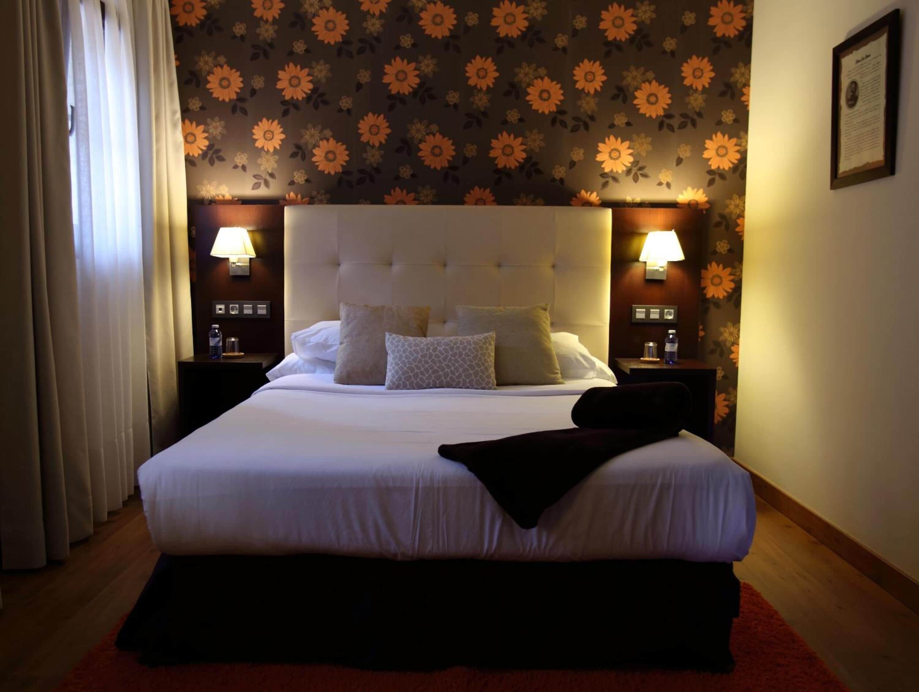 In-room safe, free WiFi, bed sheets