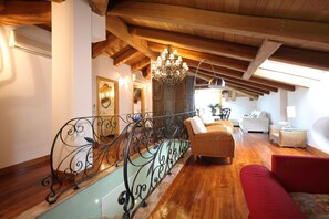 Junior suite, 2 slaapkamers, kitchenette | Woonruimte