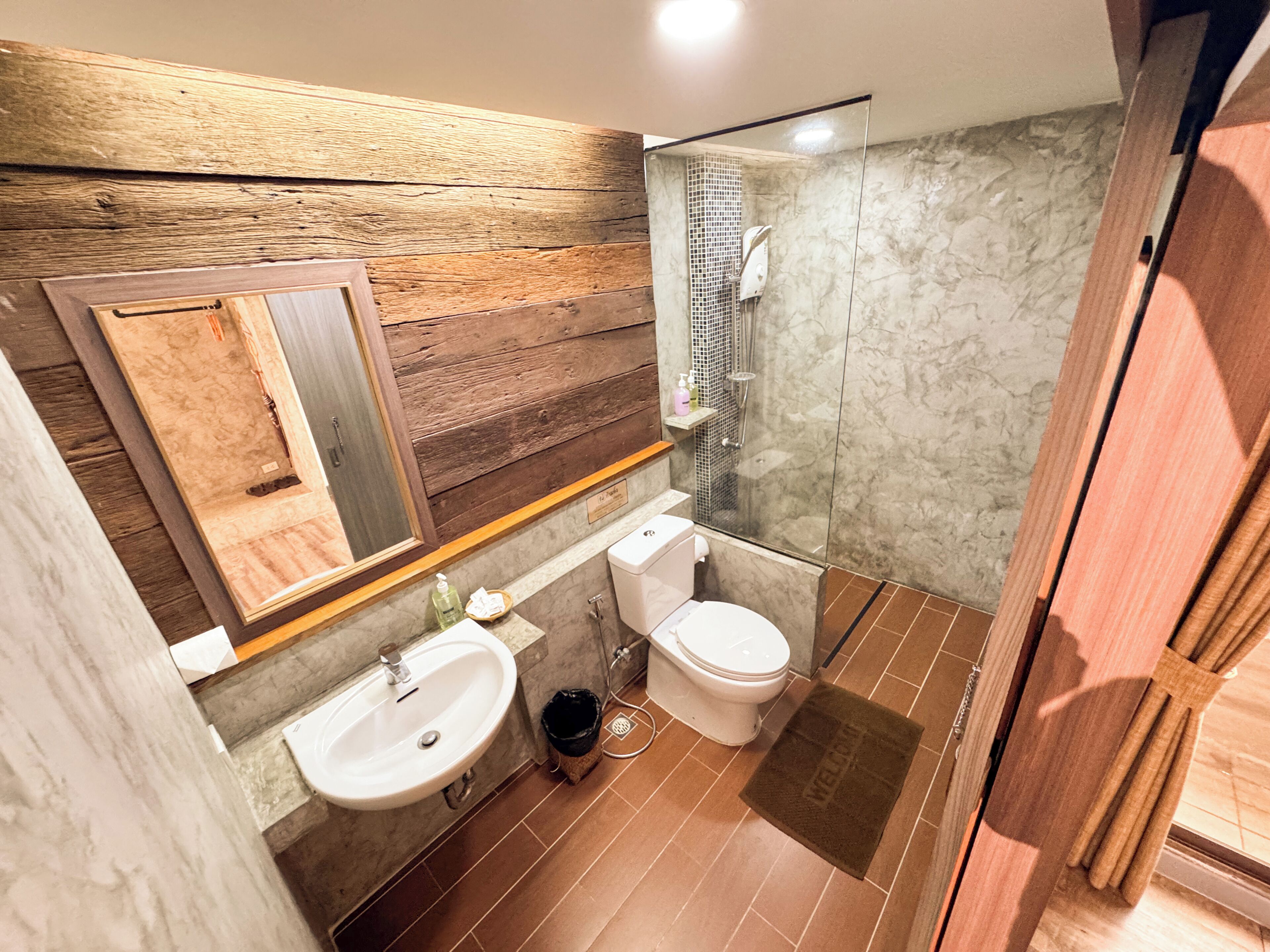 Deluxe Room | Bathroom