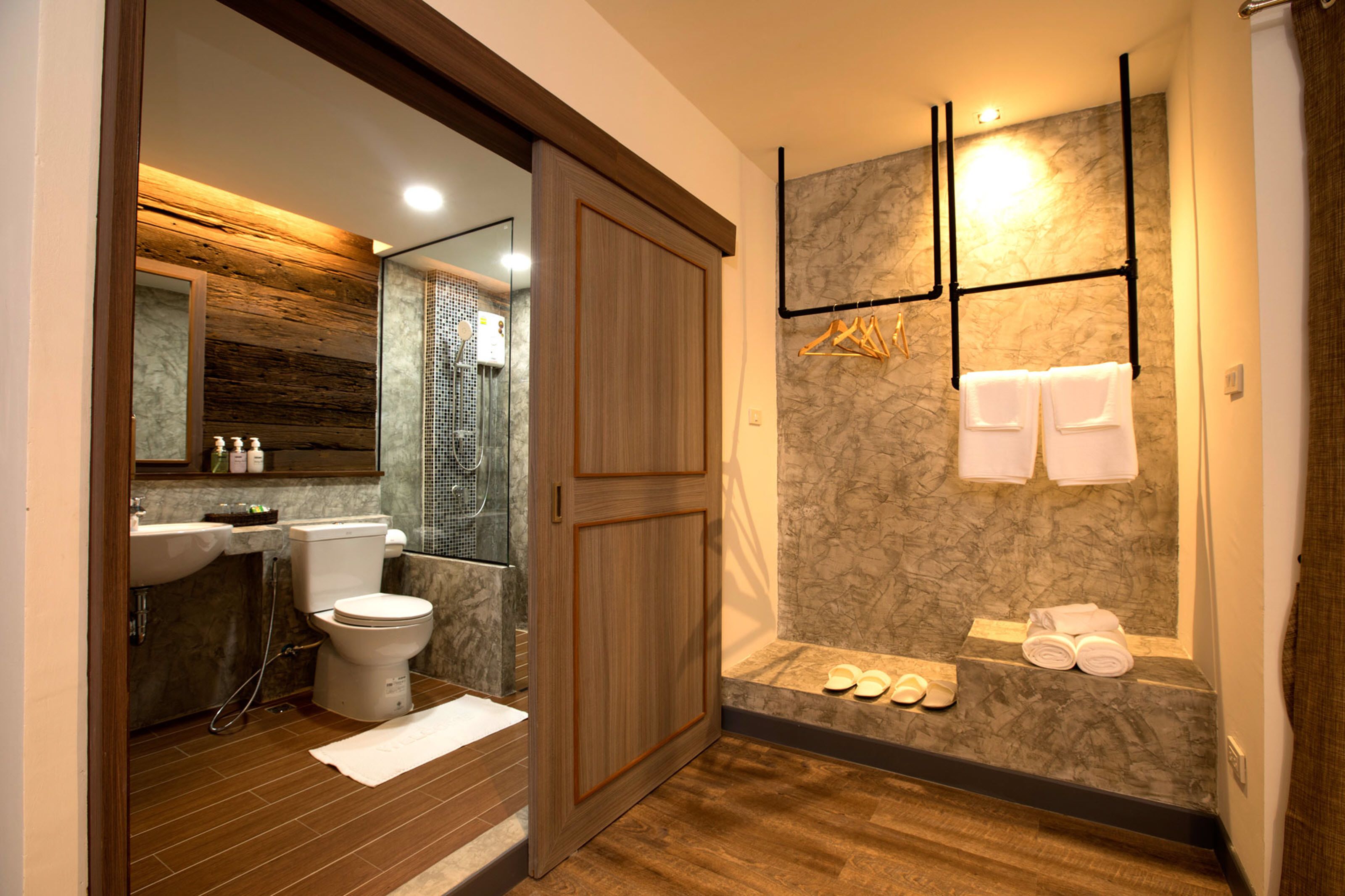 mini suite room | bathroom | shower, free toiletries, hair dryer, slippers