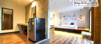 Boutique Poo-Yai Lee