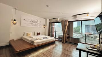 Escritorio, cortinas blackout, wifi gratis y ropa de cama