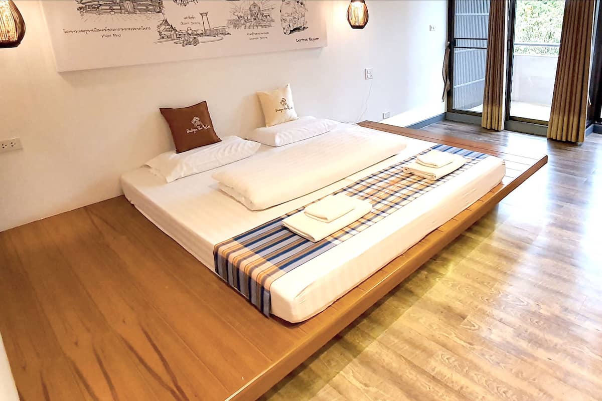 Deluxe kamer | Een bureau, verduisterende gordijnen, gratis wifi, beddengoed