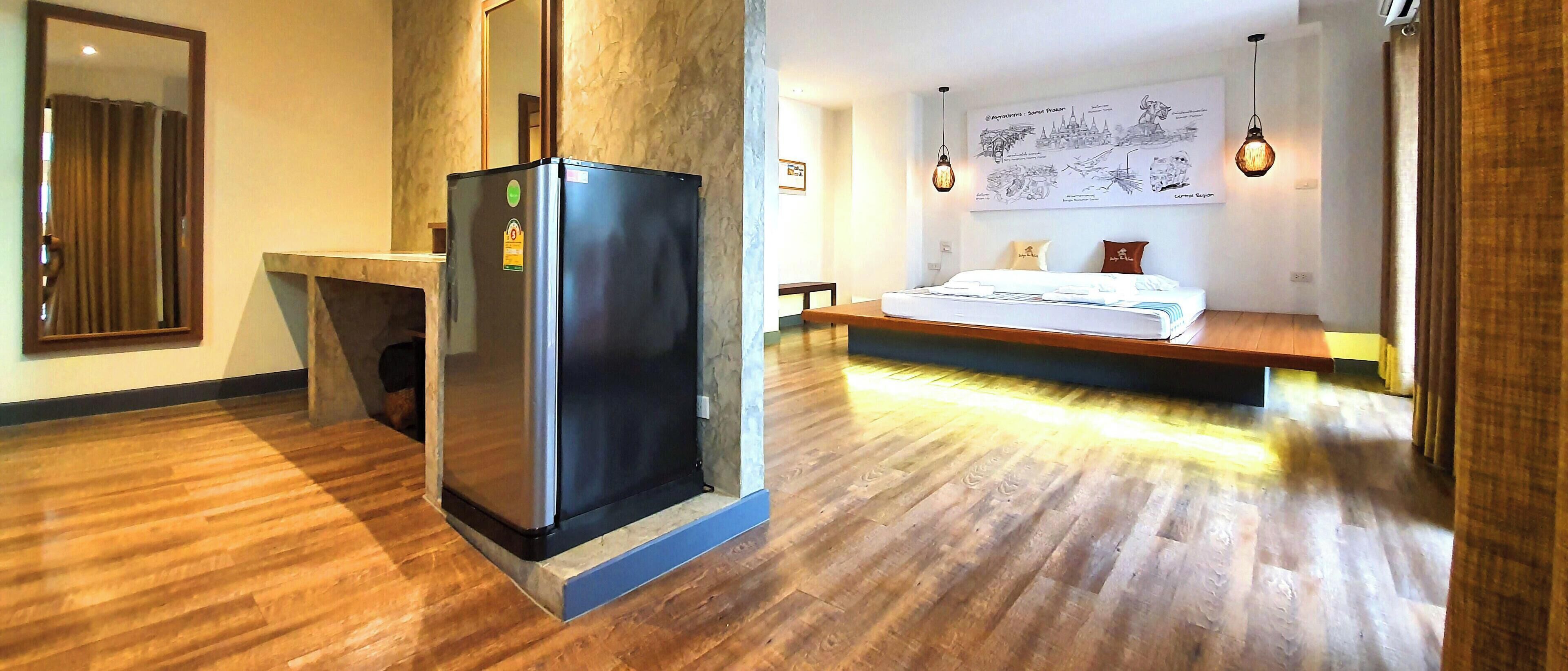 Desk, blackout drapes, free WiFi, bed sheets