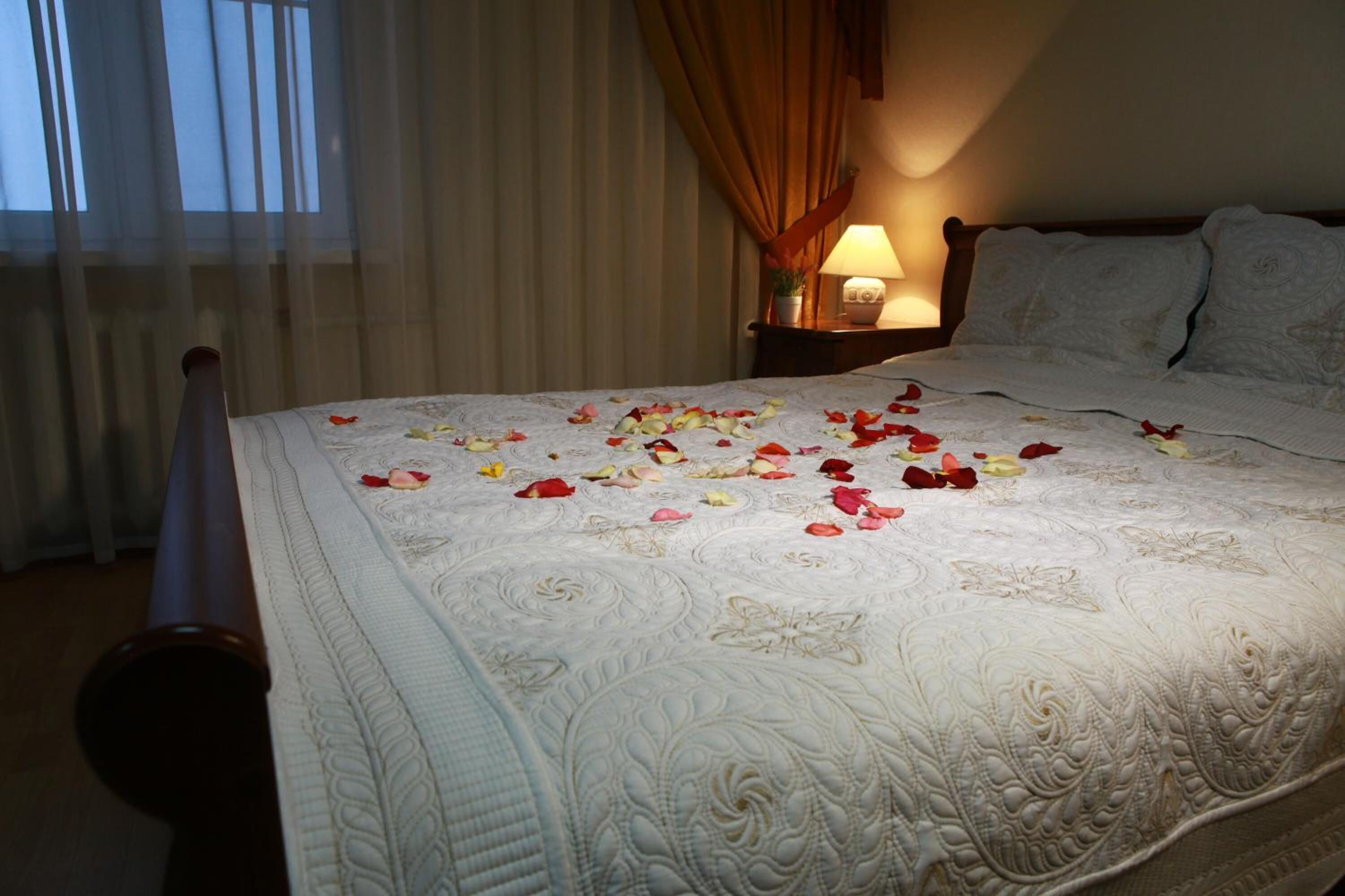 Egyptinpuuvillaiset lakanat, ylelliset vuodevaatteet, työpöytä