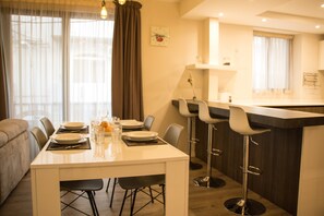 Dining - Luxury Msida Circle Suites (Msida)