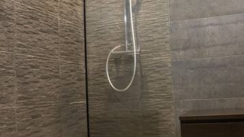 Superior Double Room, Ensuite (Red) | Bathroom shower