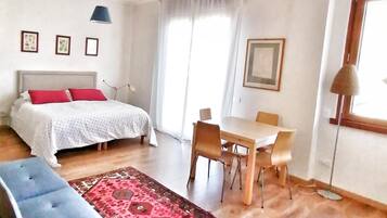 Schreibtisch, Bügeleisen/Bügelbrett, Zustellbetten, kostenloses WLAN