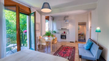 Traditional Studio | Desk, iron/ironing board, rollaway beds, free WiFi