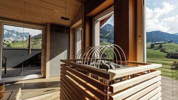 Un sauna, baño turco, masajes con piedras calientes