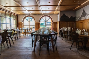 Lunch and dinner served, Regional cuisine