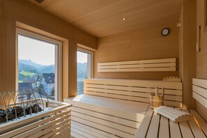 Sauna, baño de vapor y masajes con piedras calientes 