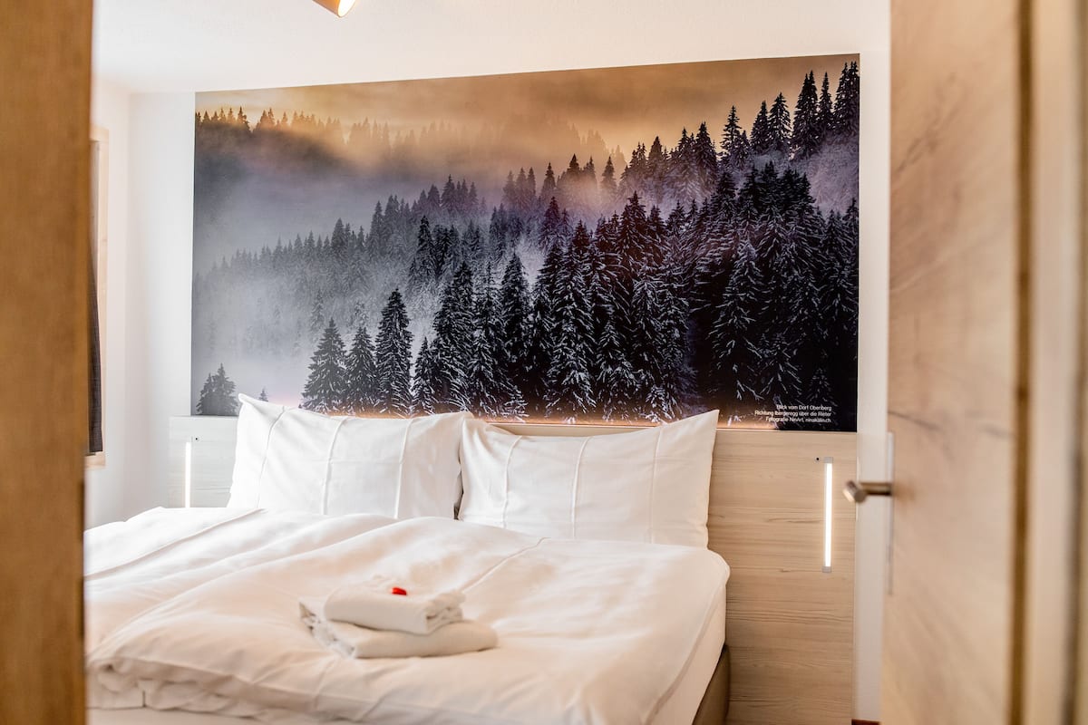 Suite | 1 bedroom, hypo-allergenic bedding, down duvets, in-room safe