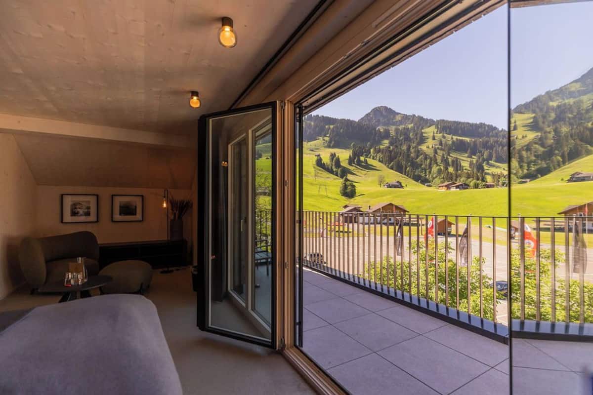 Superior Suite (SPA) | Hypo-allergenic bedding, down duvets, pillow-top beds, in-room safe