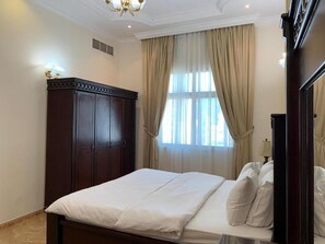 1 bedroom, iron/ironing board, free cots/infant beds, rollaway beds - Al Misrea Tower (Manama)