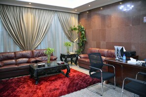 Lobby sitting area - Al Misrea Tower (Manama)