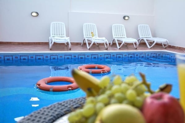 Outdoor pool - Al Misrea Tower (Manama)