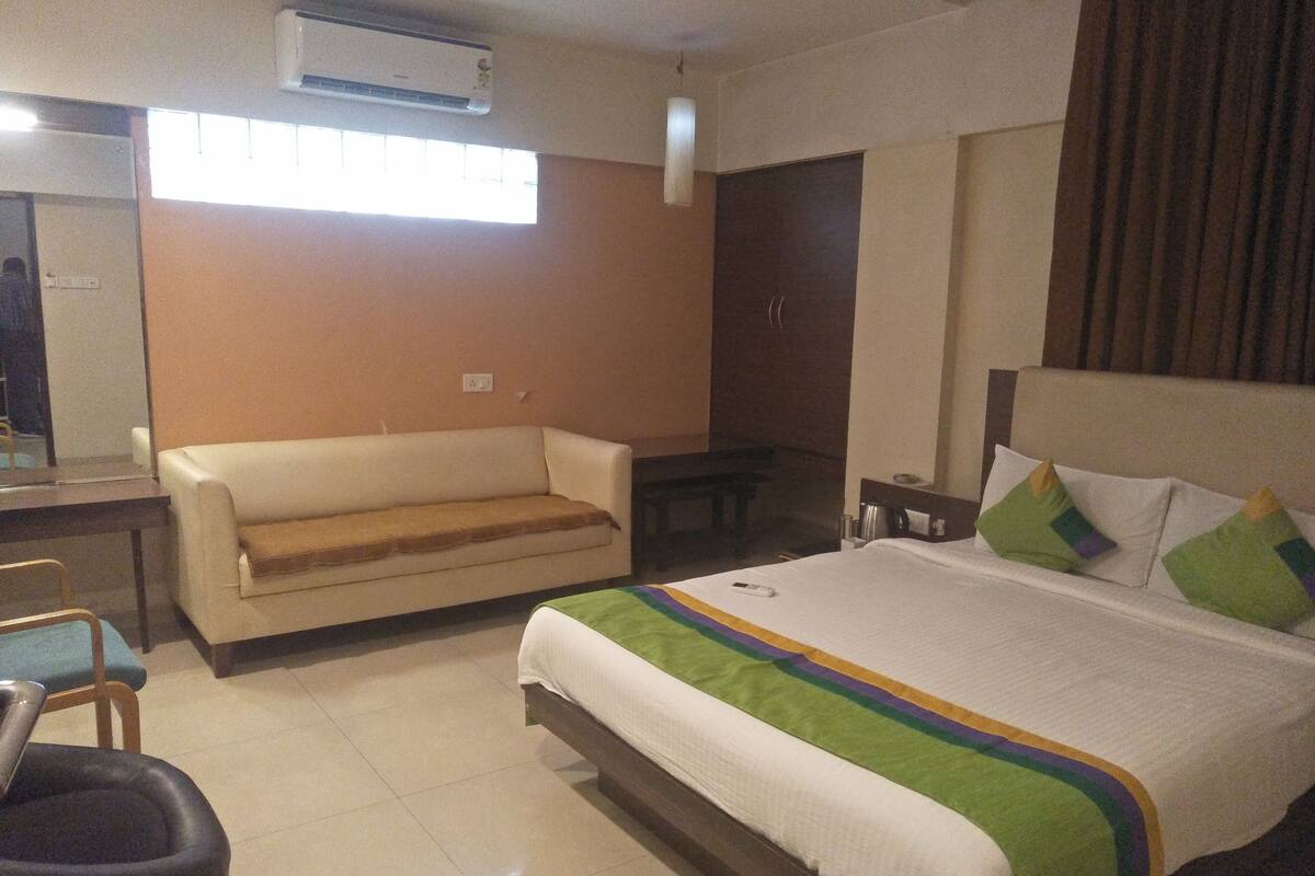 Habitación Deluxe, 1 cama King size | Camas extra, wifi gratis y ropa de cama