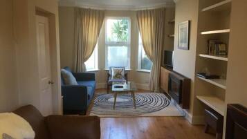 House, 3 Bedrooms | Living room