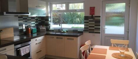 Rumah, 3 kamar tidur | Dapur pribadi | Lemari es besar, microwave, oven, dan kompor