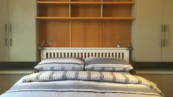 House, 3 Bedrooms | 3 bedrooms, desk, iron/ironing board, free cribs/infant beds