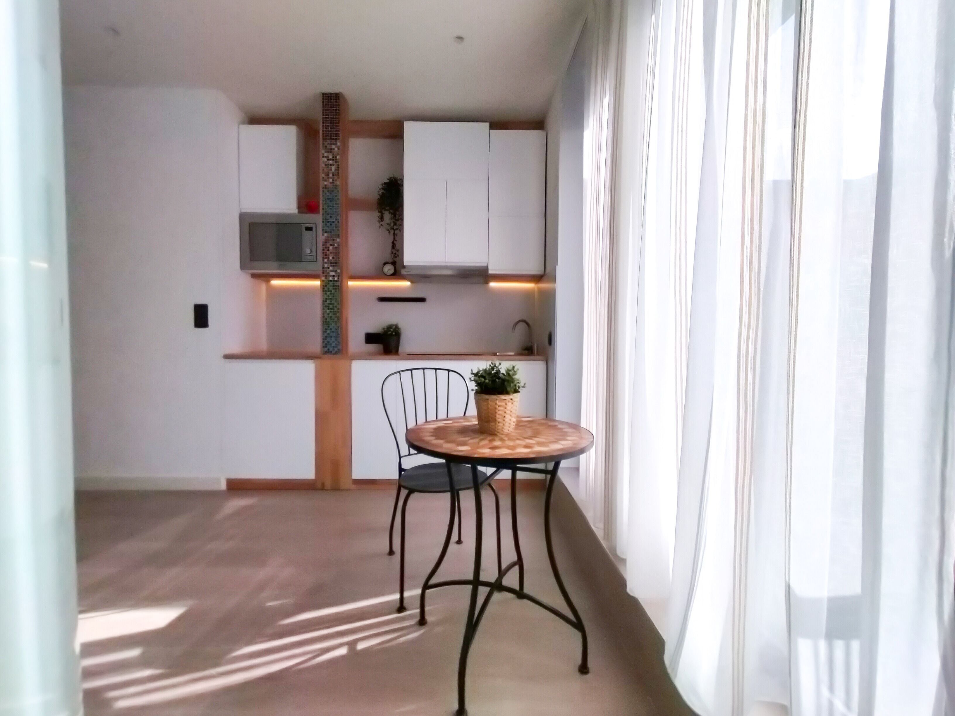 Bureau, espace de travail pour ordinateur portable