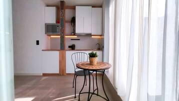 Bureau, espace de travail pour ordinateur portable