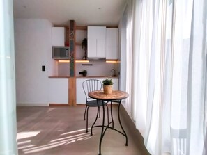 Bureau, espace de travail pour ordinateur portable