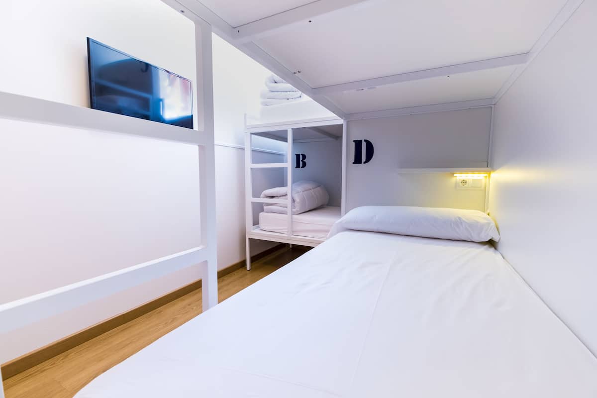 1 bed in a Quadruple Room, Mixed Dorm, Shared Bathroom | Desk, laptop workspace, soundproofing, free WiFi