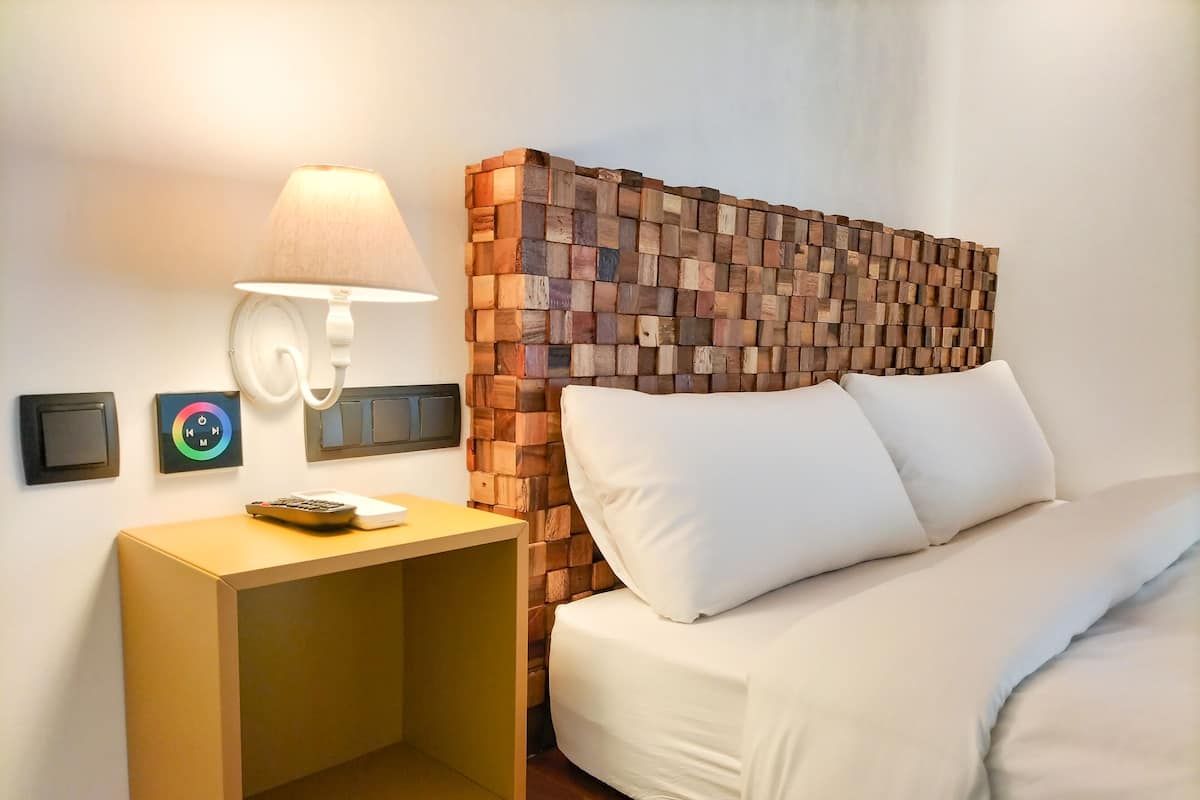 Classic Studio, Private Bathroom | Desk, laptop workspace, soundproofing, free WiFi