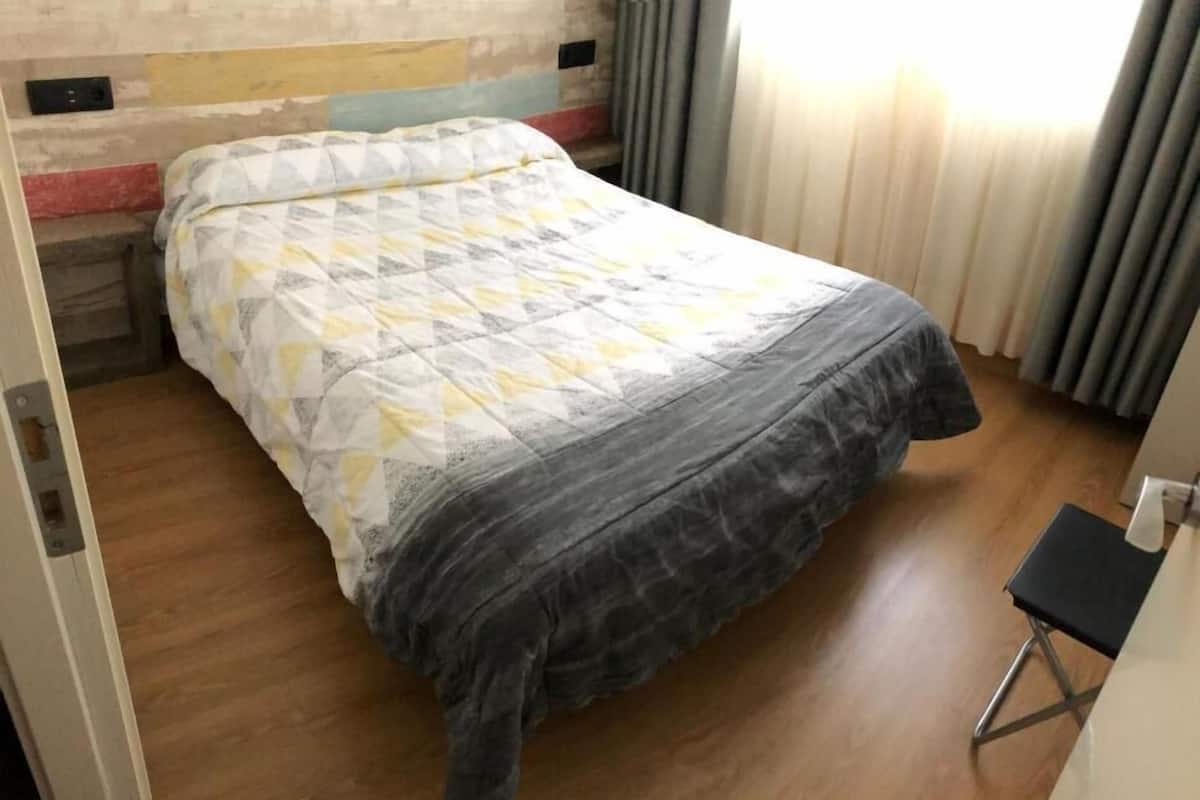 Classic Single Room | Desk, laptop workspace, soundproofing, free WiFi