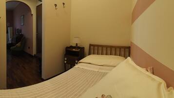 特色家居、办公桌、熨斗/熨板、免费 WiFi