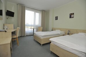 家庭房 | 客房内保险箱、办公桌、遮光窗帘、免费婴儿床