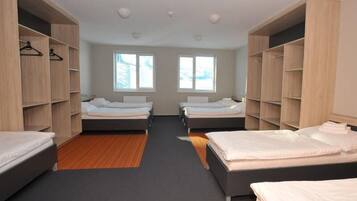 Habitació familiar | Caixa forta a l'habitació, escriptori, cortines opaques i wifi gratuïta