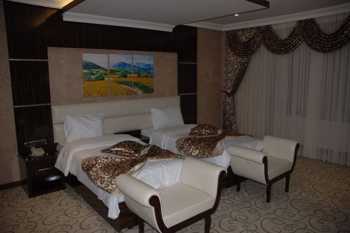 Standard Twin Room | Minibar, in-room safe, desk, WiFi (free)