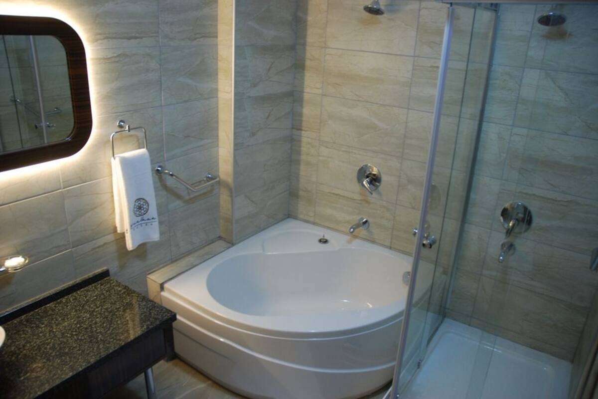 Shower, free toiletries, hair dryer, slippers