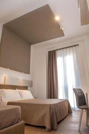 Minibar, Schreibtisch, kostenloses WLAN