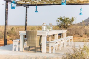 Se sirven desayunos, almuerzos y cenas; cocina local