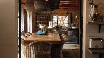 Luxury House | In-room dining