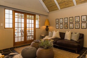 Lobby lounge - Sweetfontein Boutique Farm Lodge (Emthanjeni)