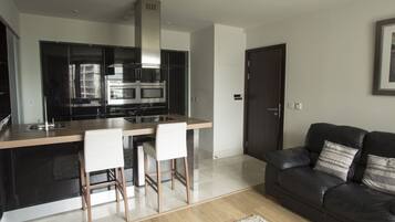 Deluxe Apartment, 2 Bedrooms | Living area