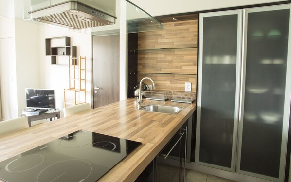 Deluxe Apartment, 2 Bedrooms | Private kitchen | Full-size fridge, microwave, oven, stovetop - The Edges (Dublin)