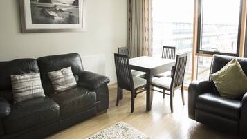 Deluxe Apartment, 2 Bedrooms | Living area