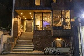 Fasade – kveld/natt