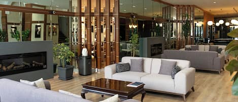 Coin salon dans le hall