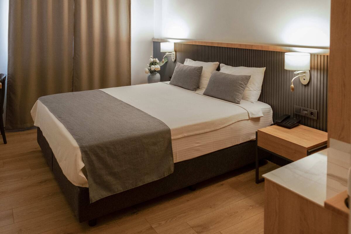 Chambre Simple Standard, vue ville | Literie de qualité supérieure, minibar, coffres-forts dans les chambres