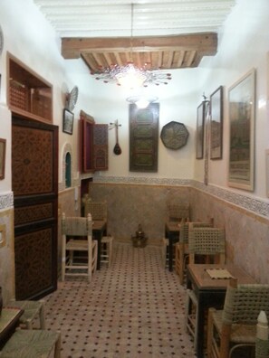Lunch and dinner served, Moroccan cuisine - Museum House - Dar Melyani (Fes)
