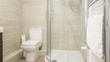 Classic Cottage, 2 Bedrooms | Bathroom | Combined shower/bathtub, free toiletries, hair dryer, towels