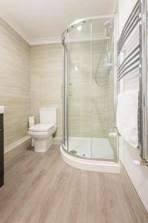 Classic Cottage, 2 Bedrooms | Bathroom | Combined shower/bathtub, free toiletries, hair dryer, towels - The Ellingham Cottages (St. Martins)